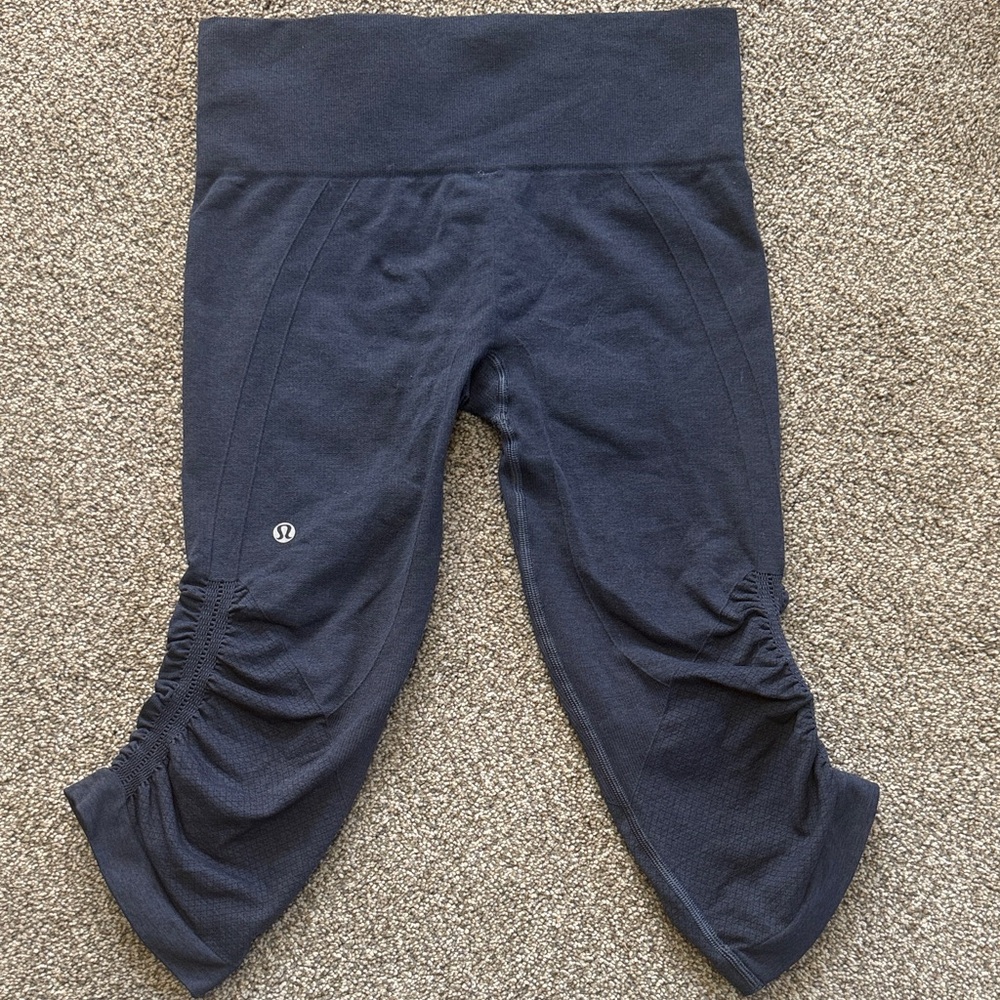 Lululemon EBB to street Navy Cropped Leggings. EUC size 4